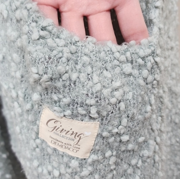 Handmade Demdaco Cozy Soft Knit Scarf Shawl Wrap with Pockets - Picture 7 of 8